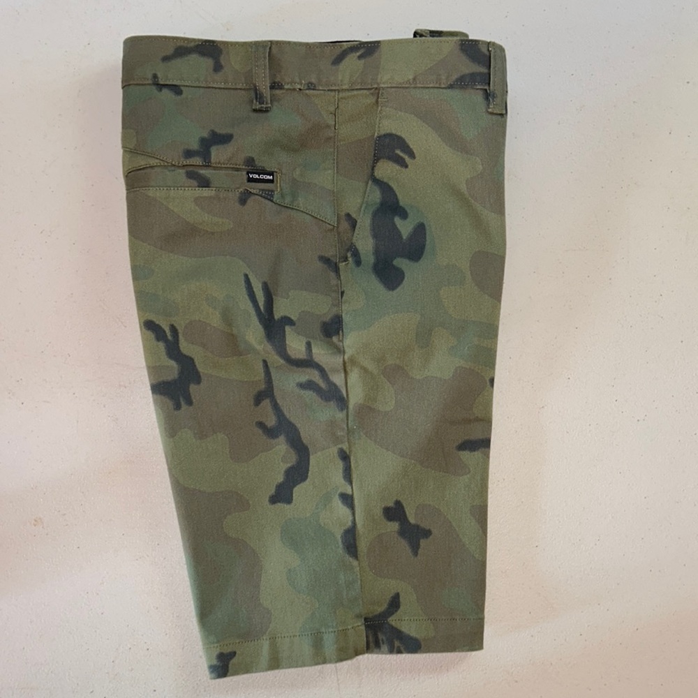 Volcom Camoflage Shorts (31) NWOT